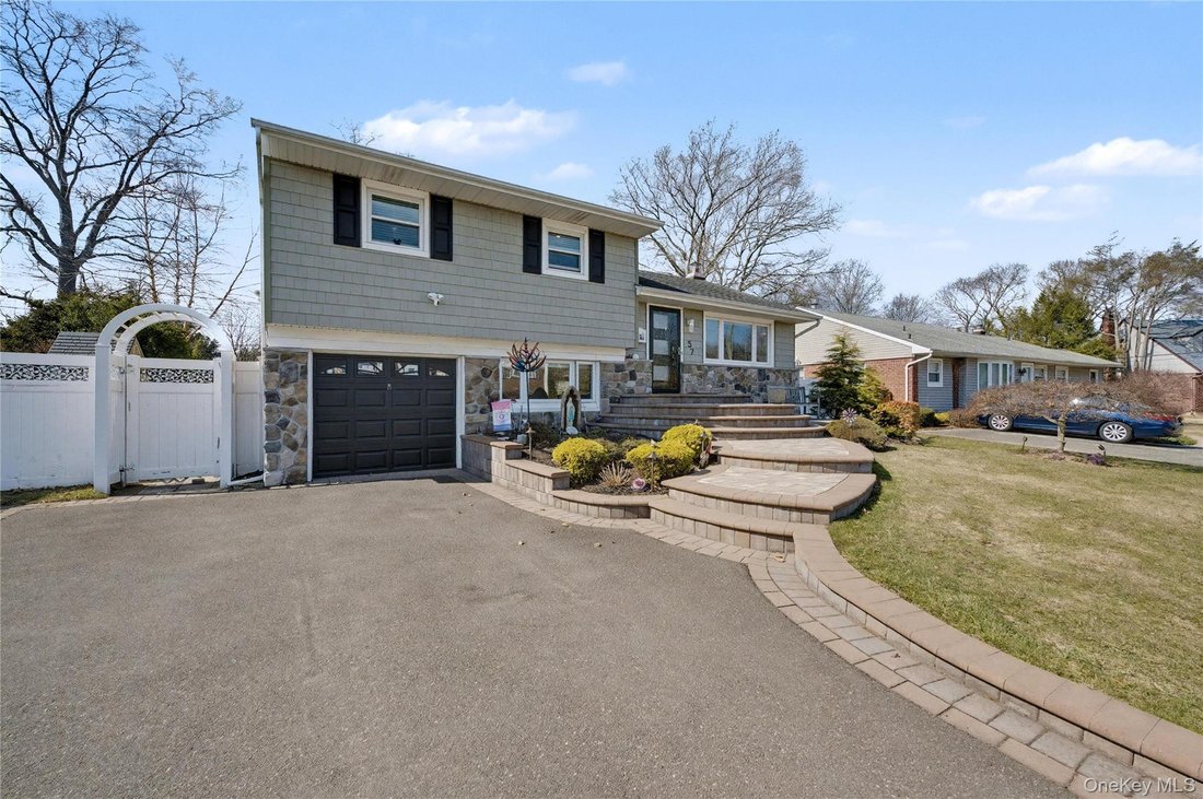House in Plainview, New York, United States 2 - 17430604