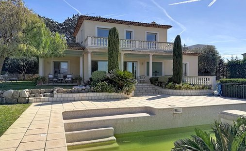 Villa in Saint-Laurent-du-Var, Provence-Alpes-Côte d'Azur, France 1