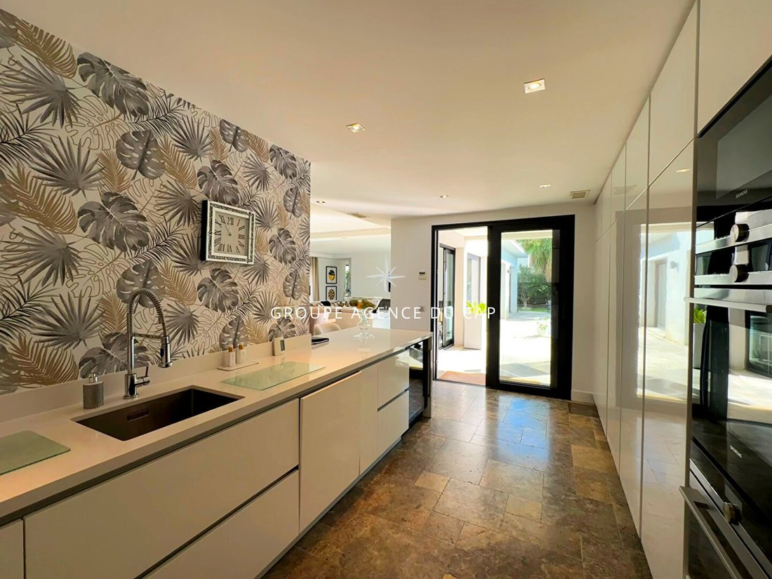 Villa in Nartelle-Noyer-Bellevue-bd des Sardinaux, Sainte-Maxime, France 4 - 14829152