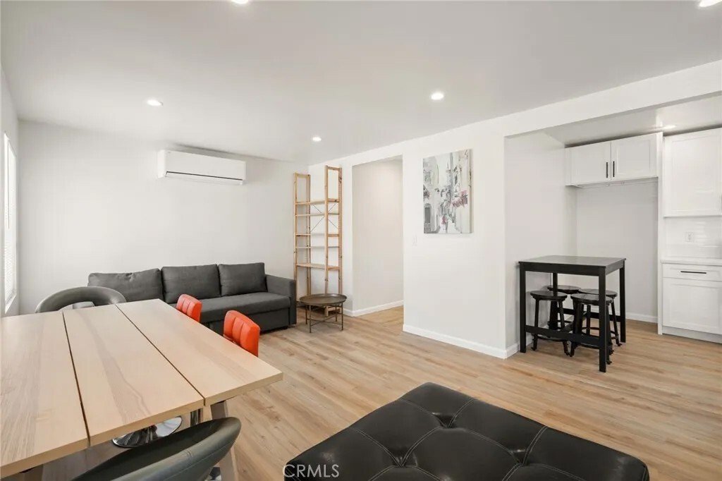Apartment in Glendale, California, United States 5 - 16842434