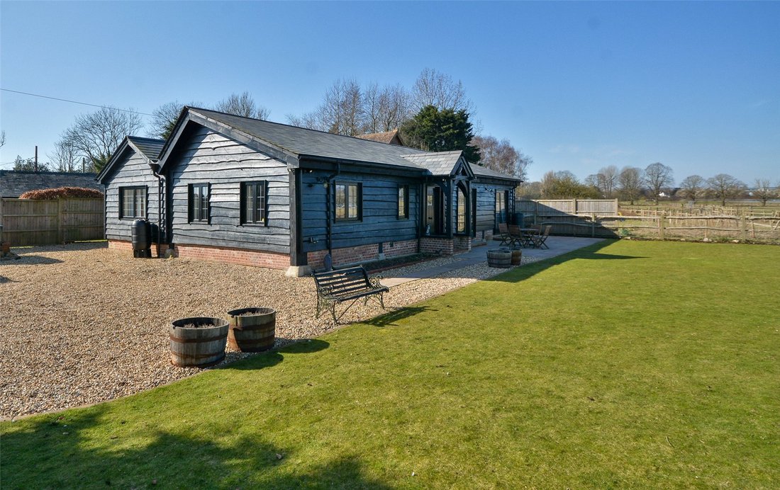 Bungalow in Hardham, Coldwaltham, England 1 - 17428936
