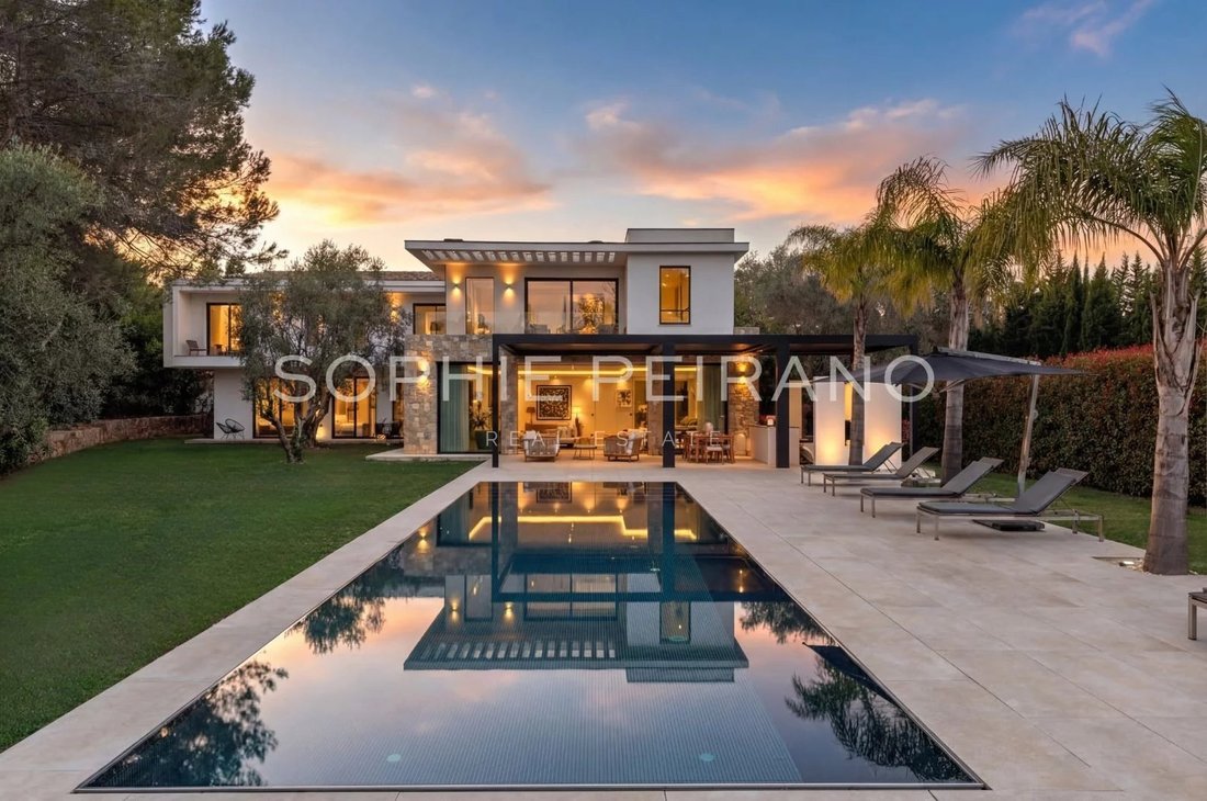 Villa in Mougins, Provence-Alpes-Côte d'Azur, France 1 - 17428751