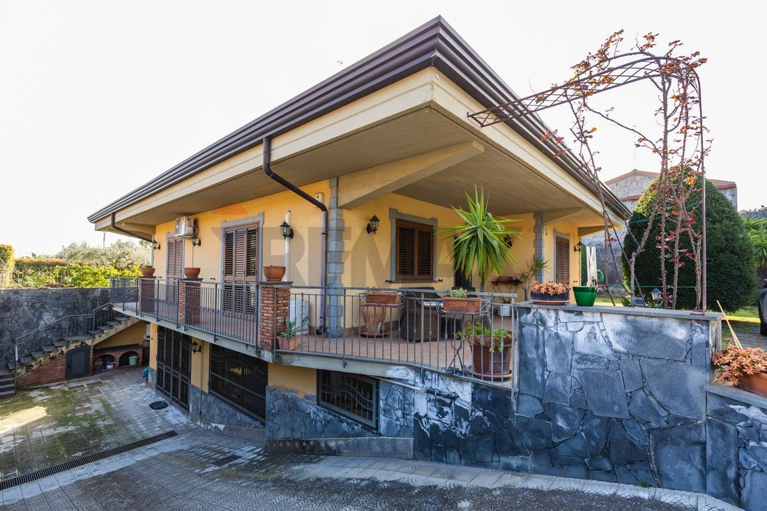 Villa in Mascalucia, Sicily, Italy 1 - 17432403