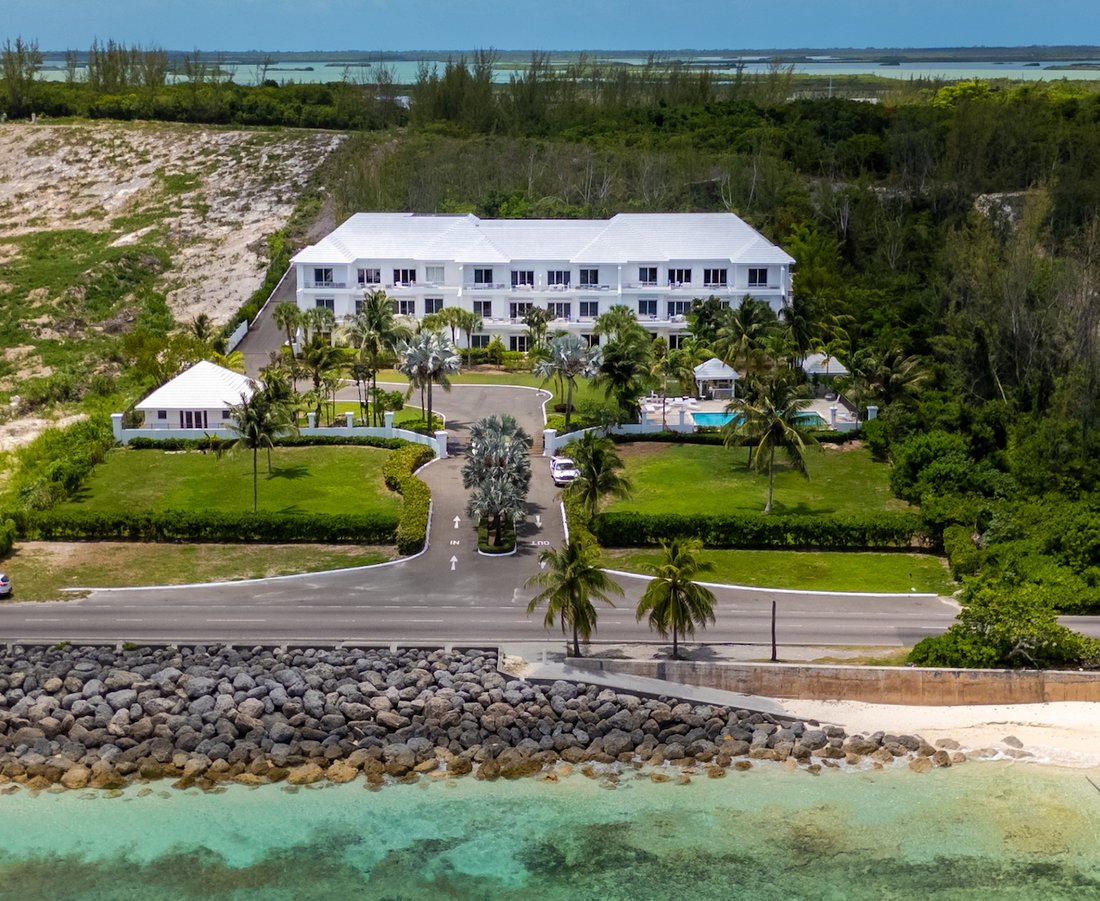 Apartment in Nassau, New Providence, The Bahamas 1 - 17431871