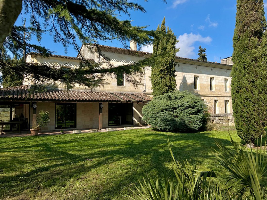 Villa in Saint-Émilion, Nouvelle-Aquitaine, France 1 - 17431519