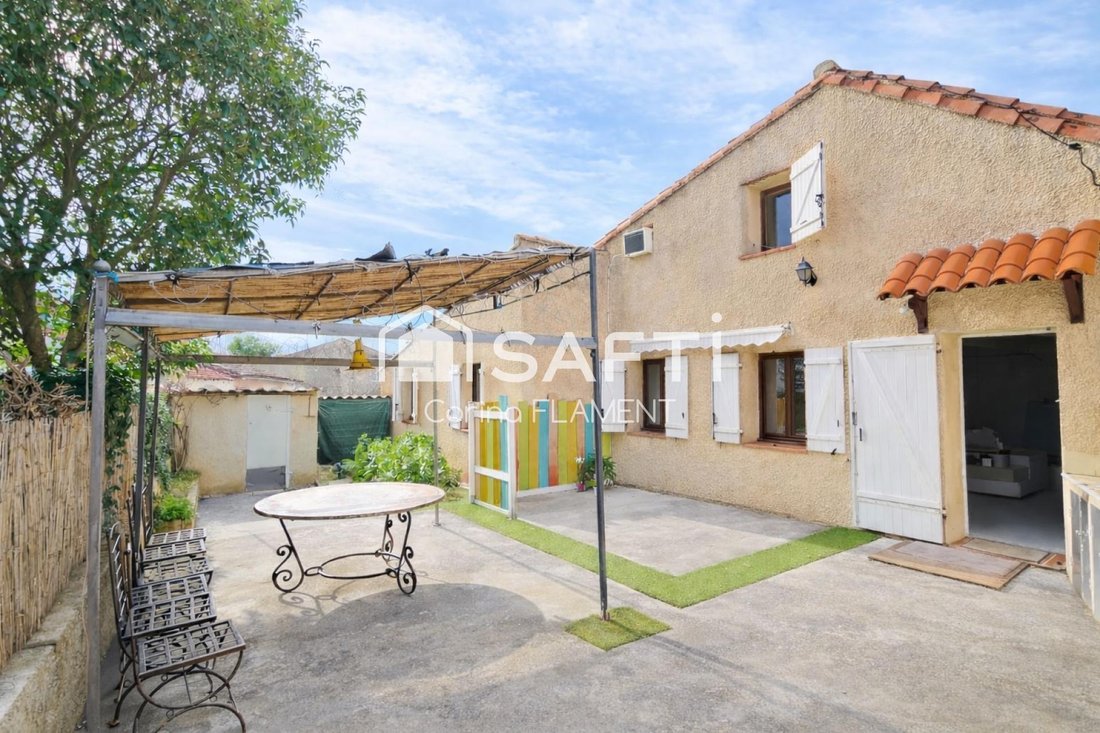 House in Saint-Cyr-sur-Mer, Provence-Alpes-Côte d'Azur, France 1 - 16938322