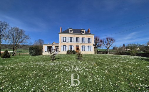 Maison à Chaptuzat, Auvergne-Rhône-Alpes, France 1
