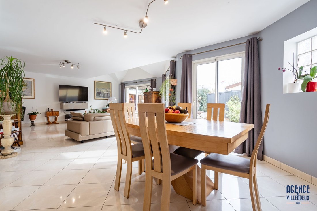 House in Les Clayes-sous-Bois, Ile-de-France, France 4 - 17432735