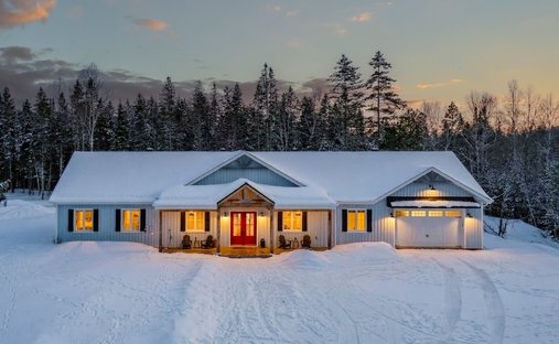 House in Amherst, Quebec, Canada 1