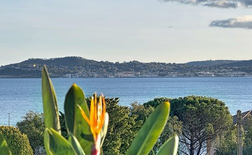 Apartment in Ville-Les Saquedes-Le Bouillonnet, Sainte-Maxime, France 1