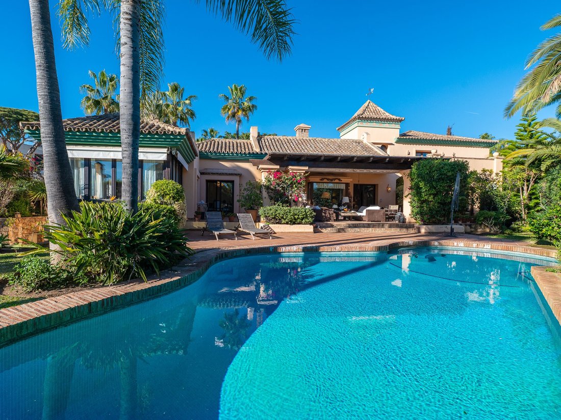 Villa in Elviria-Cabopino, Marbella, Spain 1 - 17431824