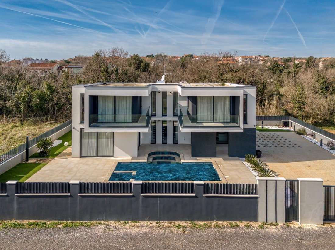 Villa in Liznjan, Istria County, Croatia 2 - 17432205