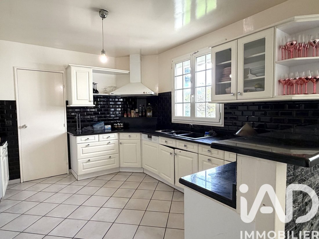 House in La Queue-en-Brie, Ile-de-France, France 4 - 17430559