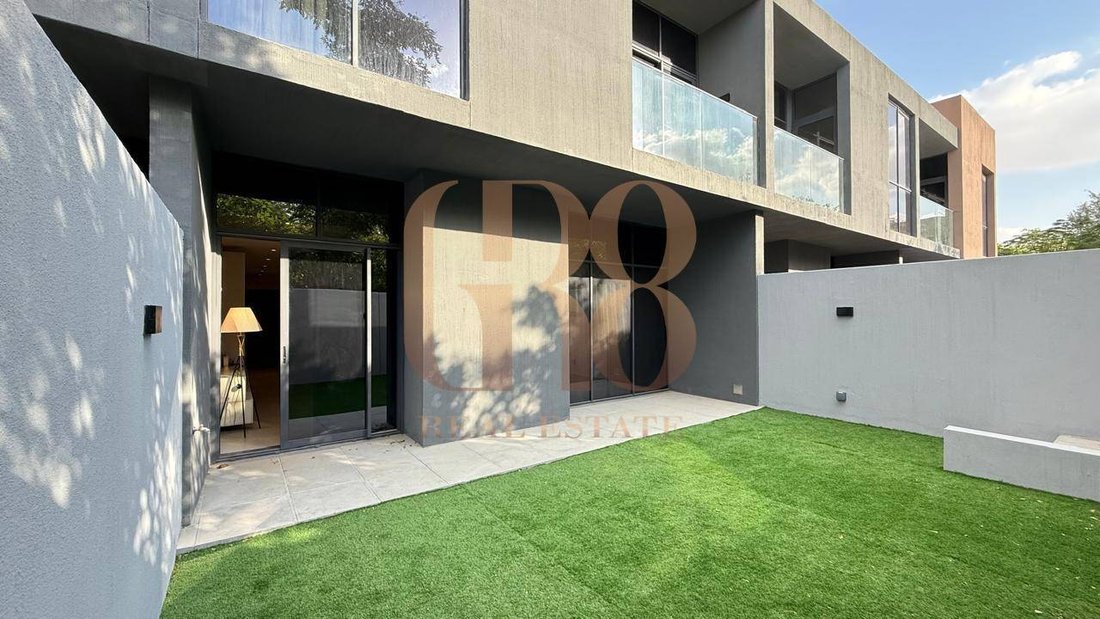 Townhouse in Al Ruwaidat Suburb, Sharjah Emirate, United Arab Emirates 1 - 17433655
