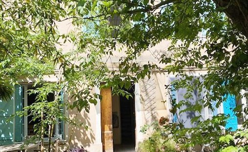 Townhouse in Zone Pietonne, Avignon, France 1