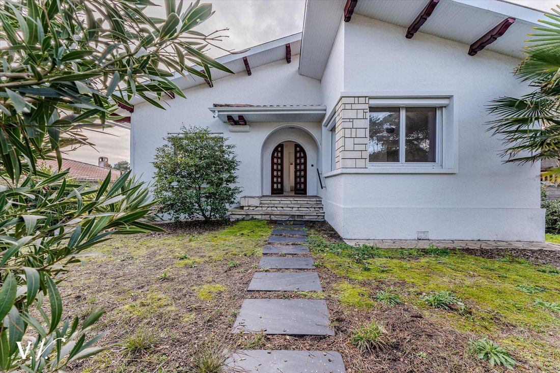 Villa in Aiguillon, Arcachon, France 1 - 16970603