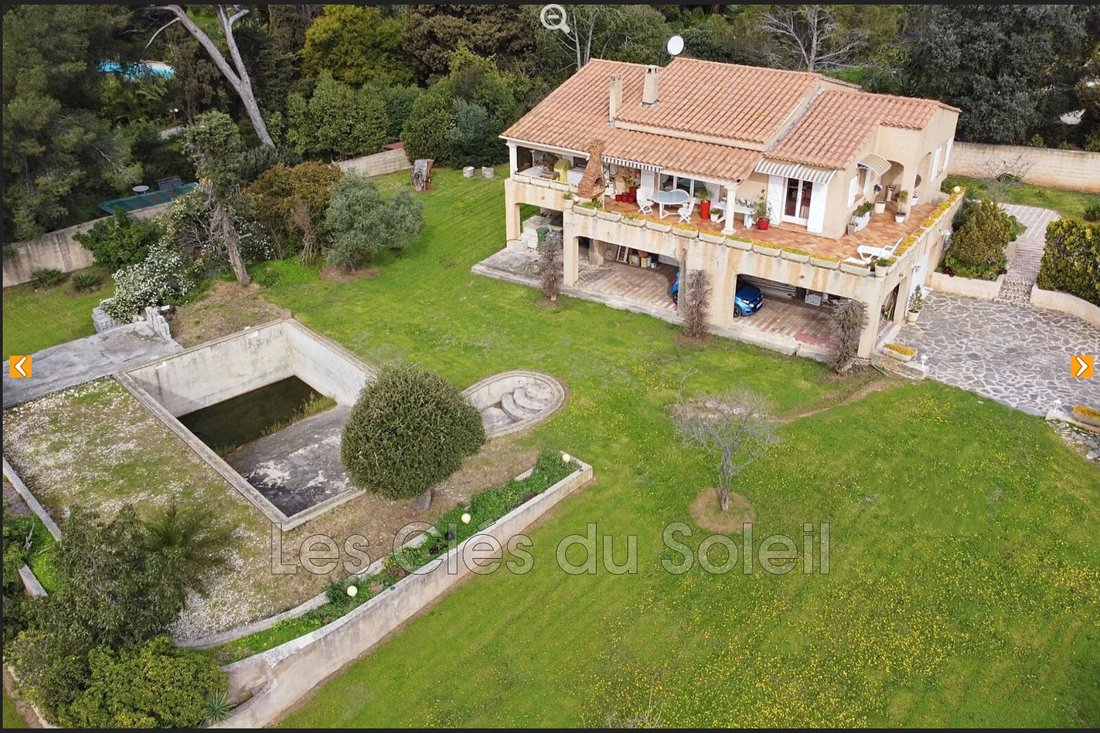 Villa in Carqueiranne, Provence-Alpes-Côte d'Azur, France 3 - 17433672