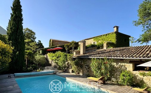Domaine à Comps, Auvergne-Rhône-Alpes, France 1