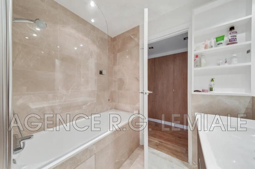Apartment in Saint Philippe du Roule, Paris 8e Arrondissement, Paris 5 - 17433662