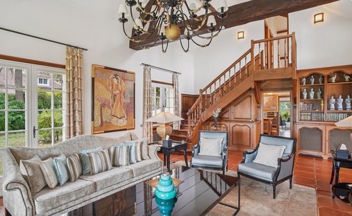 Château Saint Nom La Bretèche 1074.0 Sqm 10 Bedrooms