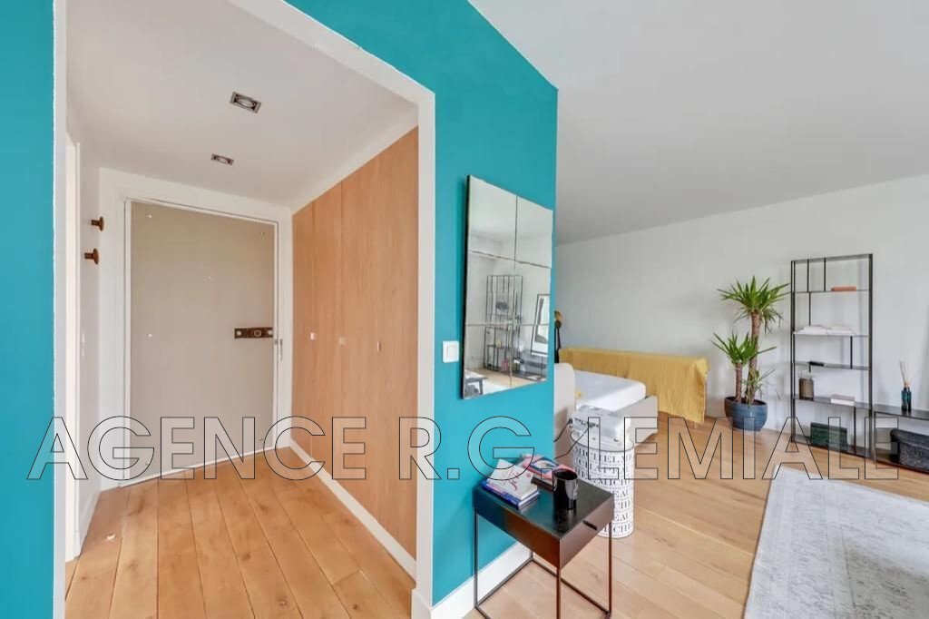 Apartment in Saint Philippe du Roule, Paris 8e Arrondissement, Paris 4 - 17433662