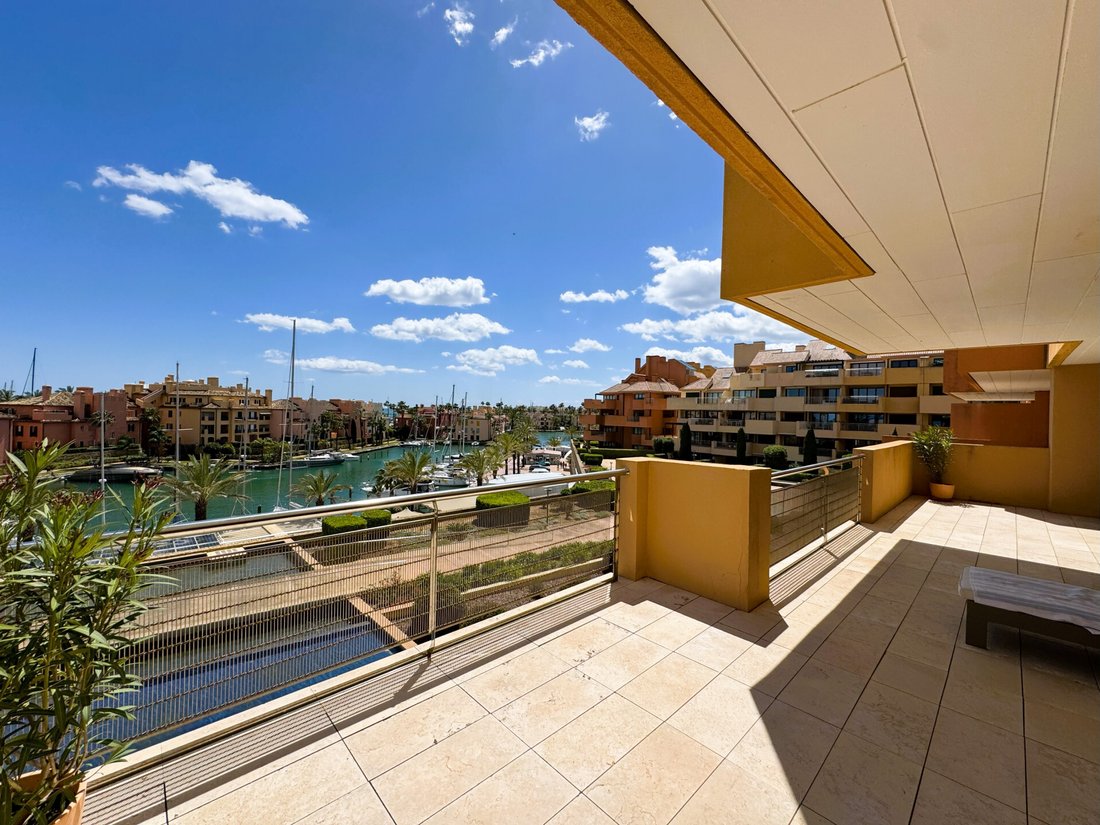 Apartment in Sotogrande, San Roque, Andalusia 1 - 17433642