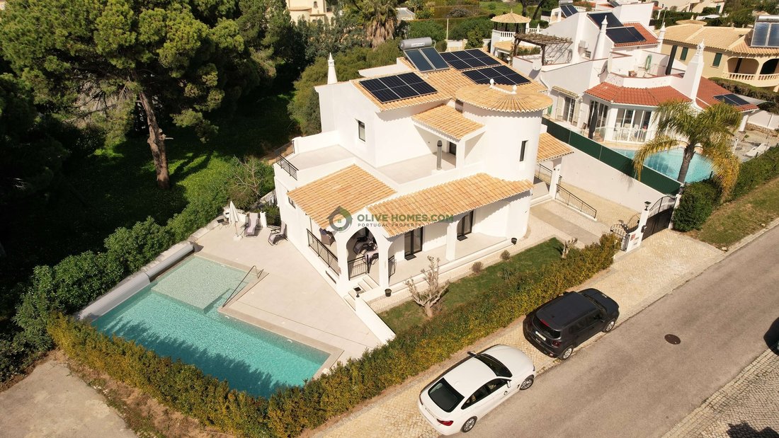 Villa in Quarteira, Algarve, Portugal 1 - 17434823