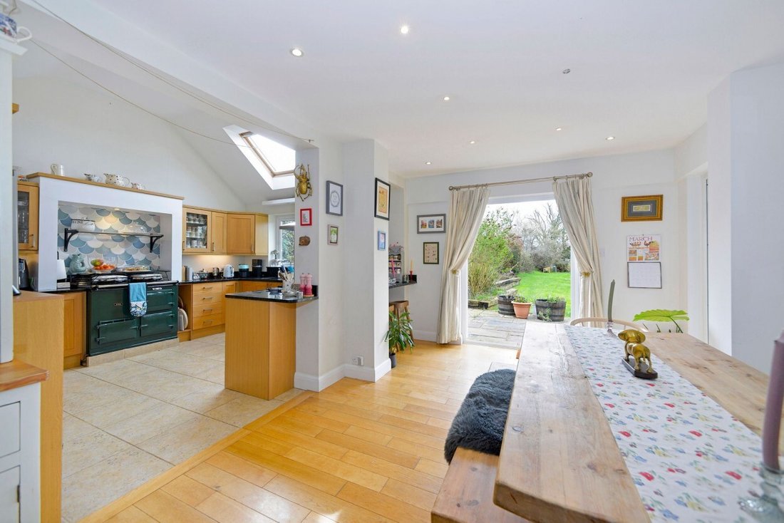 House in Cranleigh, England 2 - 17435385