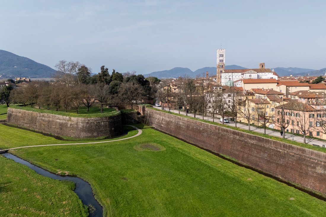 Apartment in Historic Center, Lucca, Tuscany 2 - 17435582