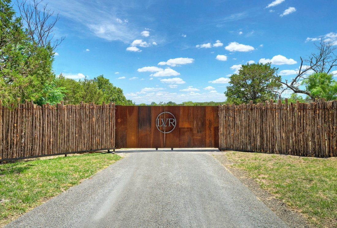 Lonesome Valley Ranch | 260 Acres In Texas Wine & In Hye, Texas, United ...