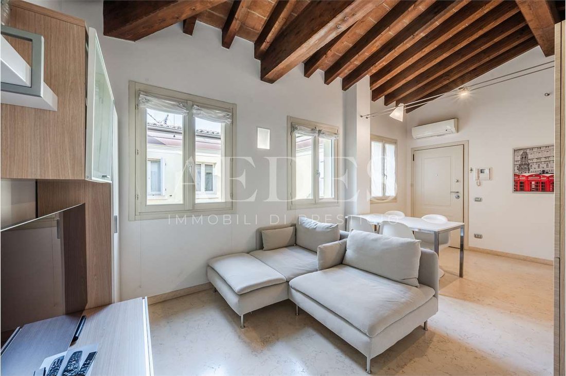 Apartment in Historic Center, Modena, Emilia-Romagna 1 - 17438303