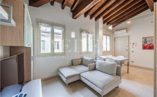 Apartment in Historic Center, Modena, Emilia-Romagna 1
