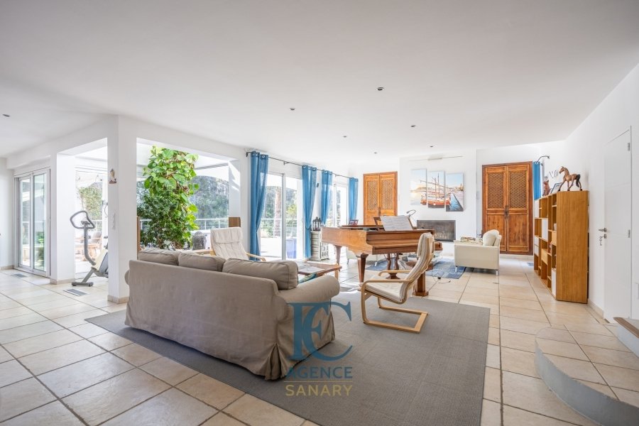 House in Sanary-sur-Mer, Provence-Alpes-Côte d'Azur, France 2 - 17438402