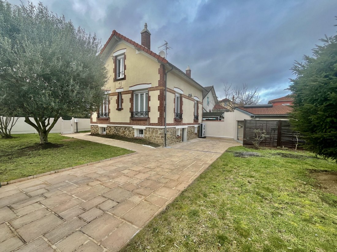 House in Neuilly-sur-Marne, Ile-de-France, France 1 - 17081699