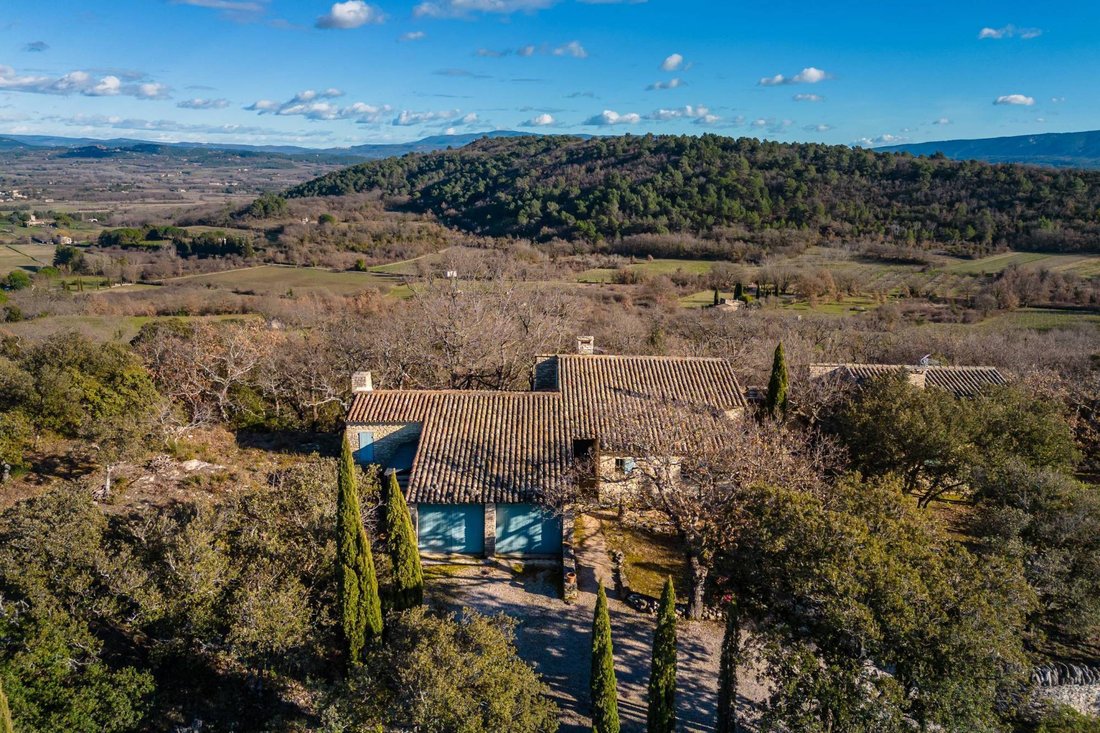 Estate in Gordes, Provence-Alpes-Côte d'Azur, France 1 - 17360962