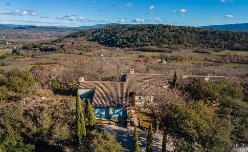 Estate in Gordes, Provence-Alpes-Côte d'Azur, France 1