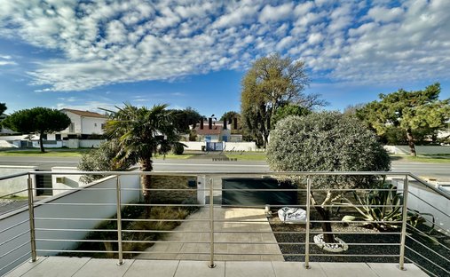 House in Vaux-sur-Mer, Nouvelle-Aquitaine, France 1