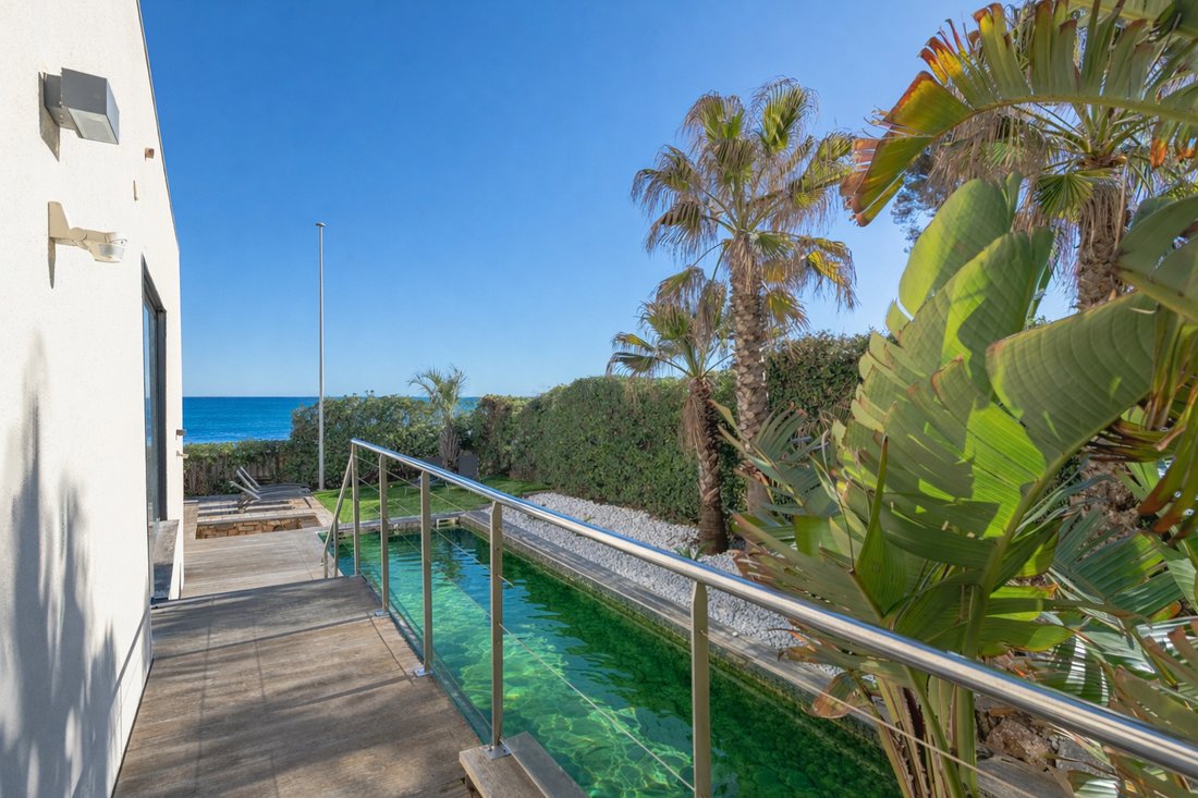 Villa in Frejus, Provence-Alpes-Côte d'Azur, France 2 - 17436752