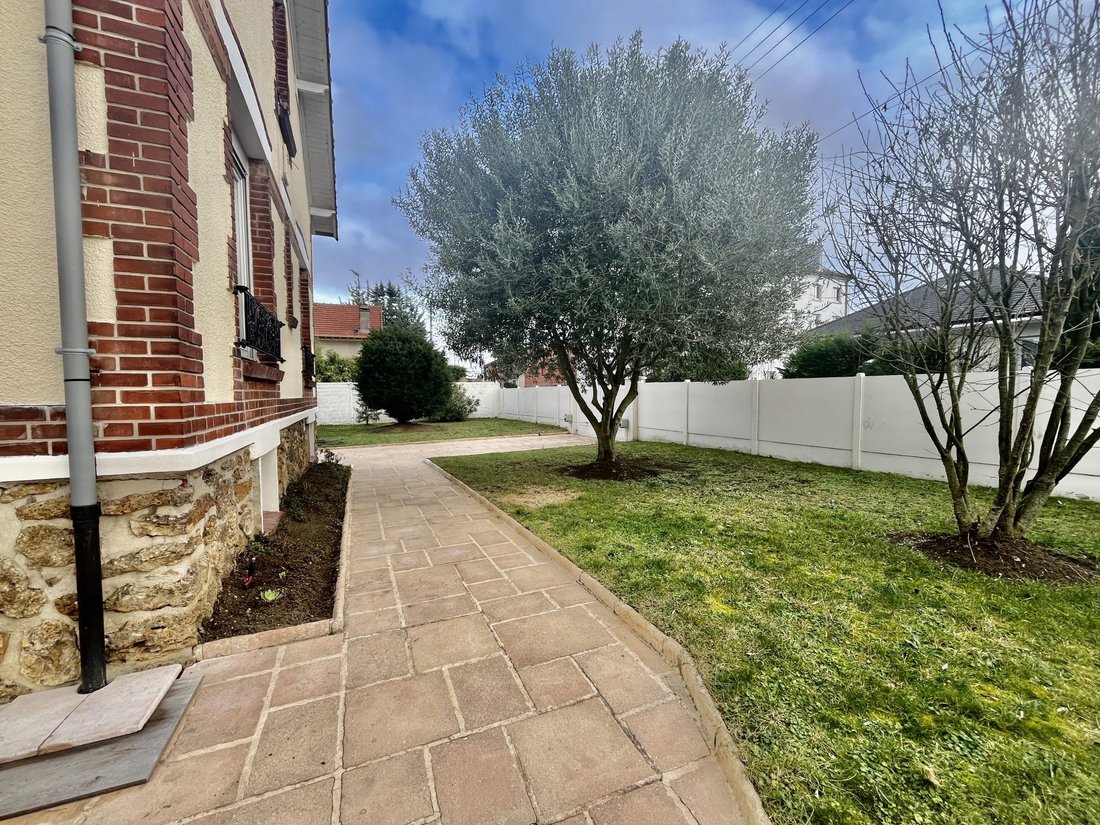 House in Neuilly-sur-Marne, Ile-de-France, France 5 - 17081699