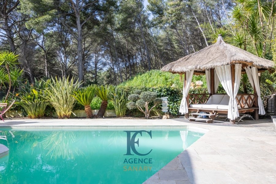 House in Sanary-sur-Mer, Provence-Alpes-Côte d'Azur, France 1 - 17438402