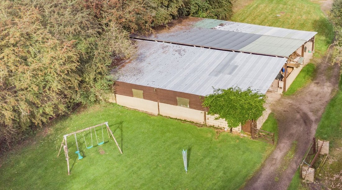 Bungalow in Newgate Street, Hatfield, England 2 - 17247034
