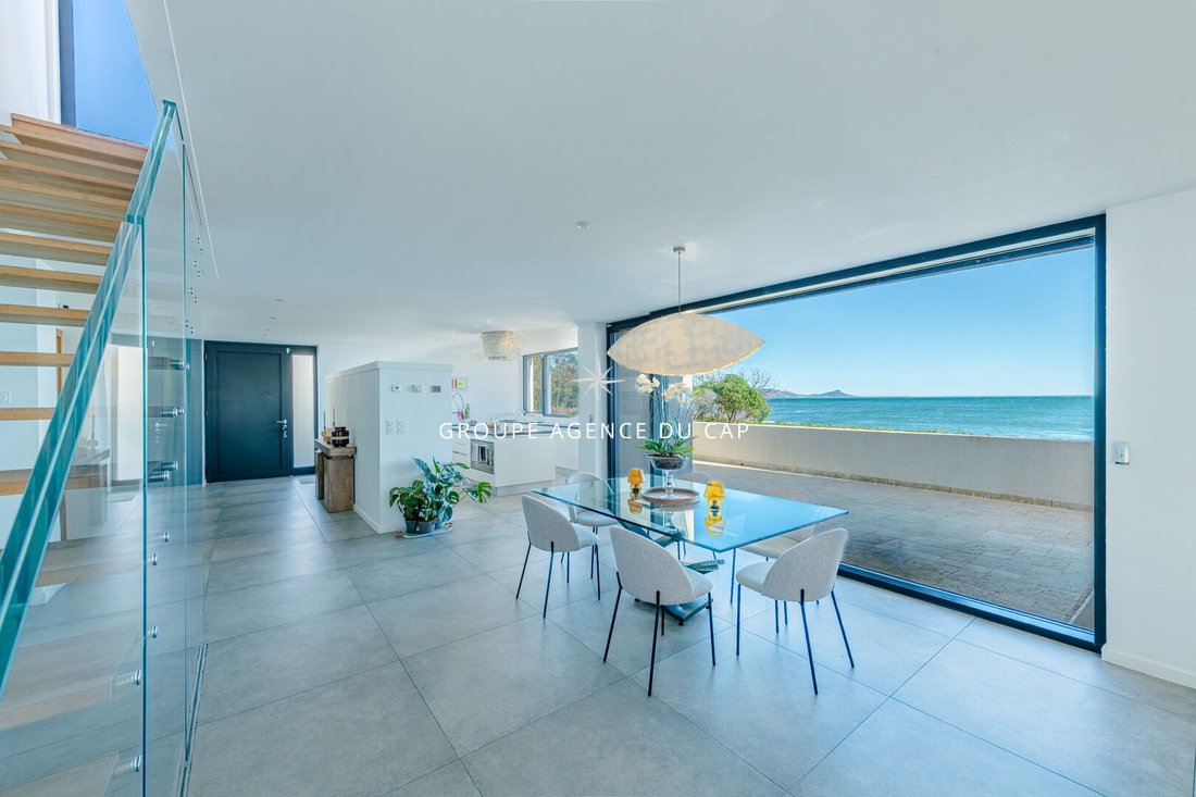 Villa in Frejus, Provence-Alpes-Côte d'Azur, France 1 - 17436752
