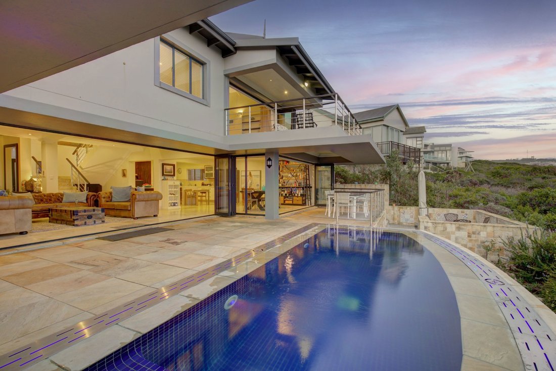 Estate in Pinnacle Point, Western Cape, South Africa 1 - 17437885