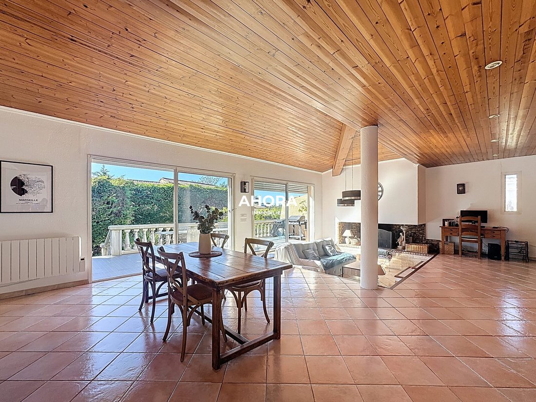 Villa in Vaufrèges, Marseille, Provence-Alpes-Côte d'Azur 1 - 17439904