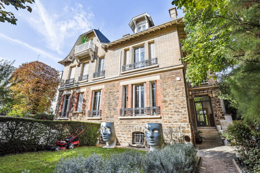 House in Vincennes, Ile-de-France, France 1 - 17438685