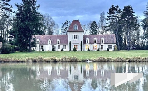 Estate in Sandillon, Centre-Val de Loire, France 1