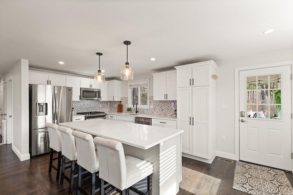 House in Chelmsford, Massachusetts, United States 2 - 17438342