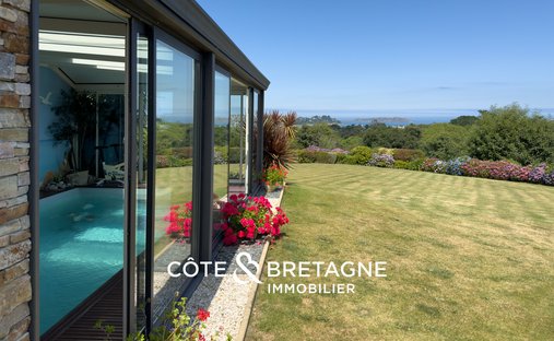 House in Saint-Quay-Perros, Brittany, France 1