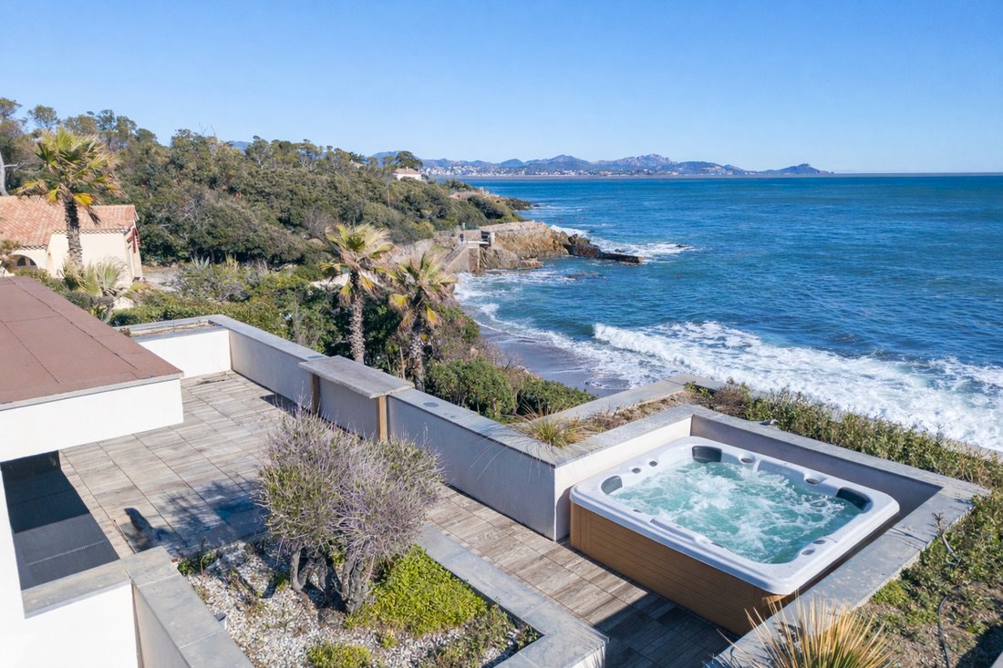 Villa in Frejus, Provence-Alpes-Côte d'Azur, France 4 - 17436752