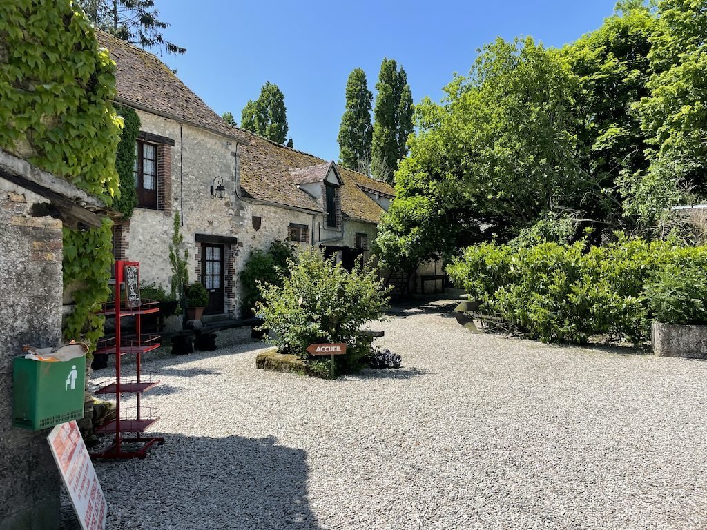 Farm Ranch in Saint-Hilliers, Ile-de-France, France 1 - 15881059